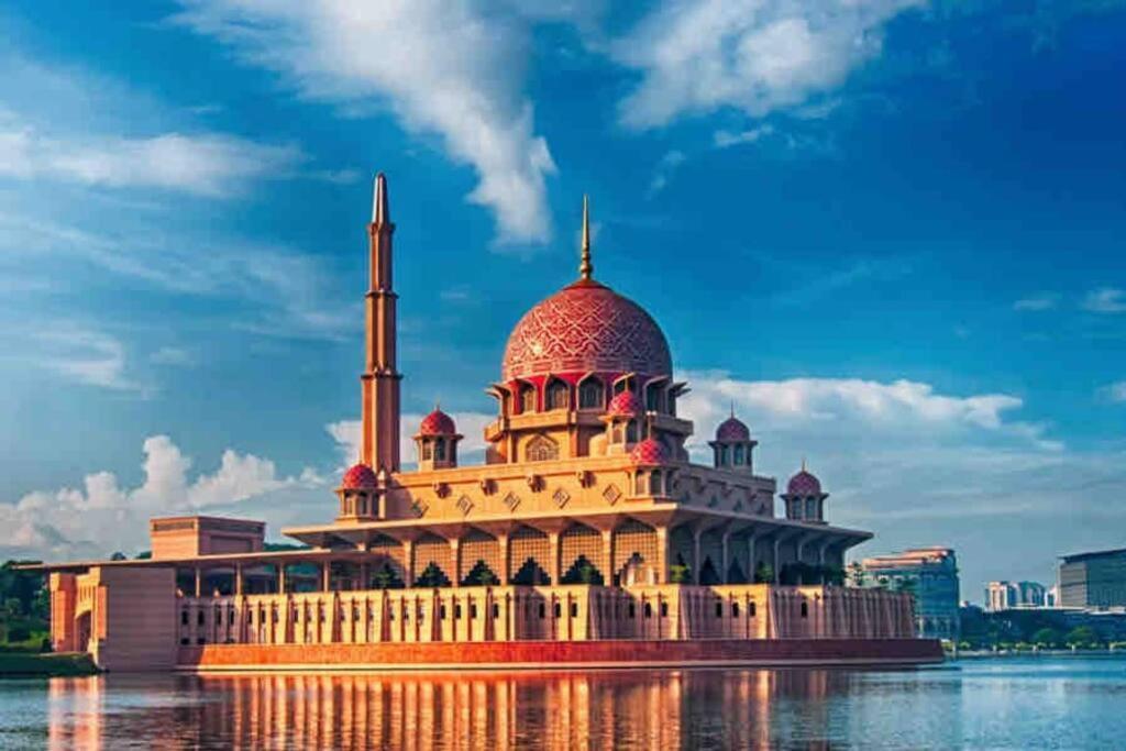 Apartment {new} 2br Alanis Designer @ Klia Center Sepang