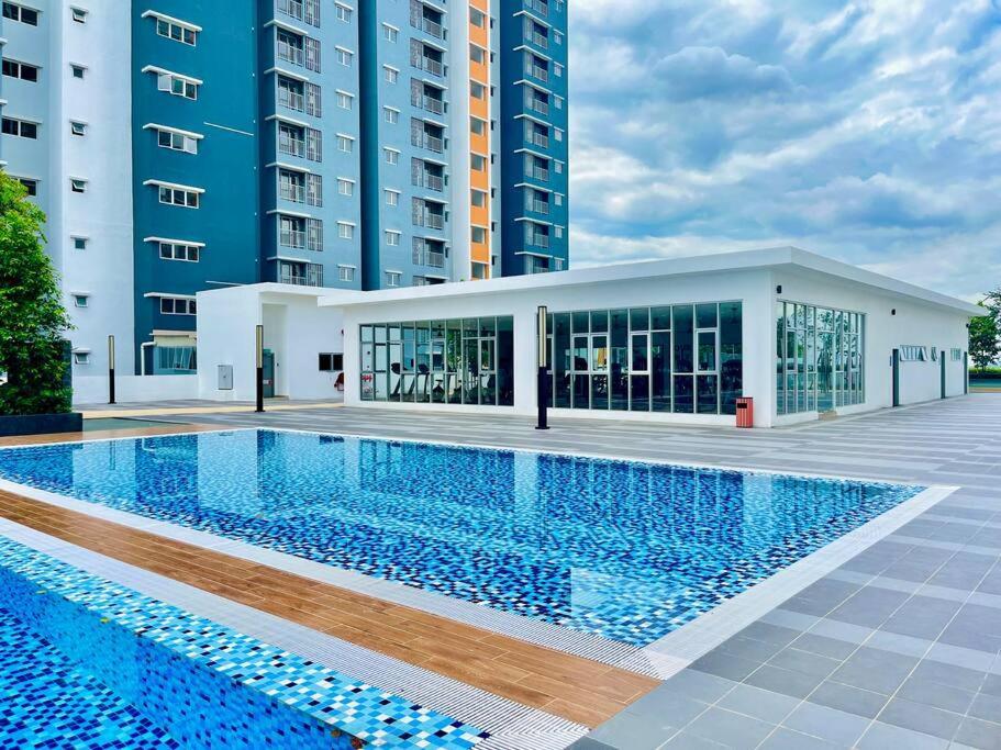{new} 2br Alanis Designer @ Klia Center Apartment